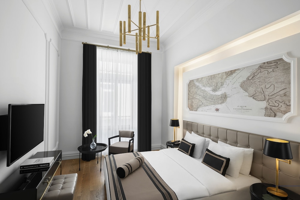 HONEYMOON, QUEEN BED
