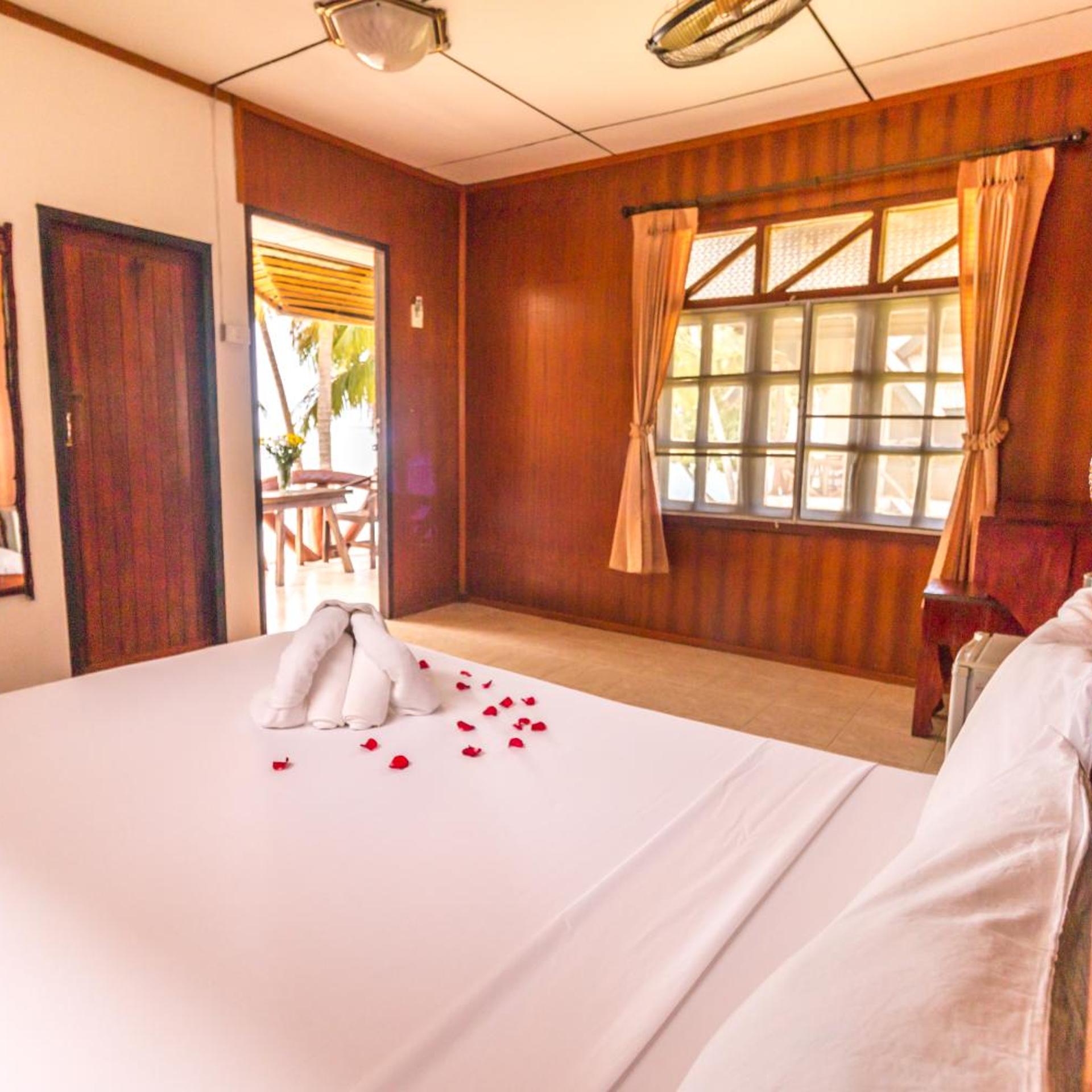 غرفة قياسية بسرير مزدوج، Shangrilah Bungalow 2/8