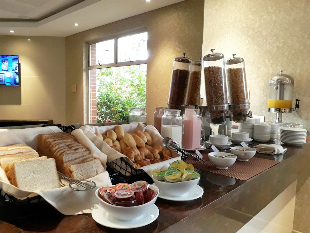Hotel Plaza Suites 39/65