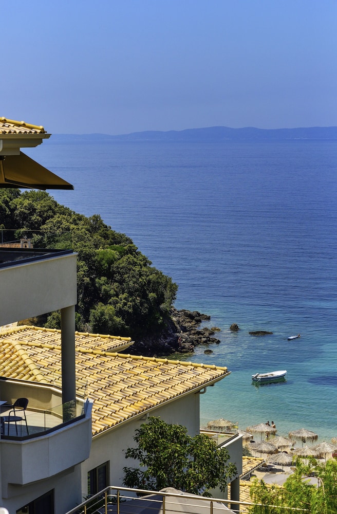 Prima Vista Beachfront Boutique Hotel 50/60
