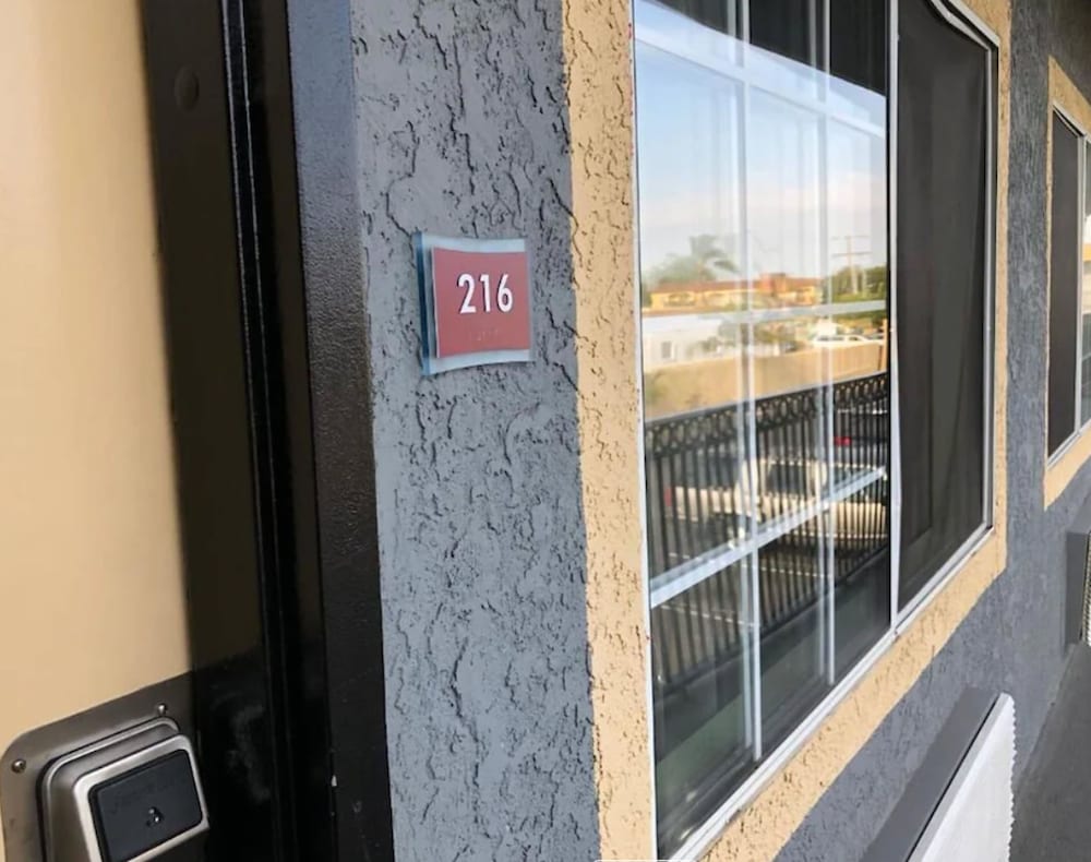 American Inn Suites Lax Airport 5/64