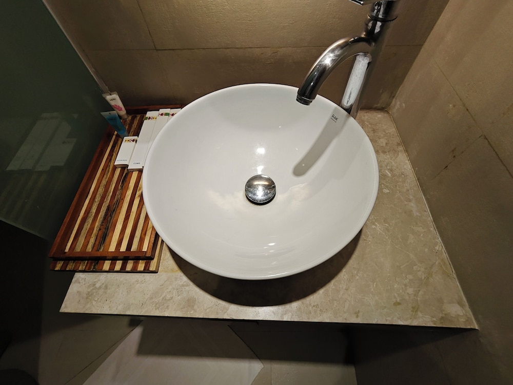 Hotel Nandini 69/70