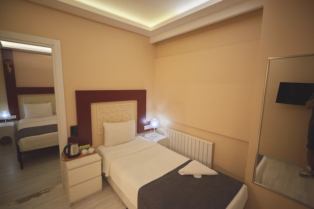 2 BEDROOMS, FAMILY, 2 BATHROOMS, GROUND FLOOR