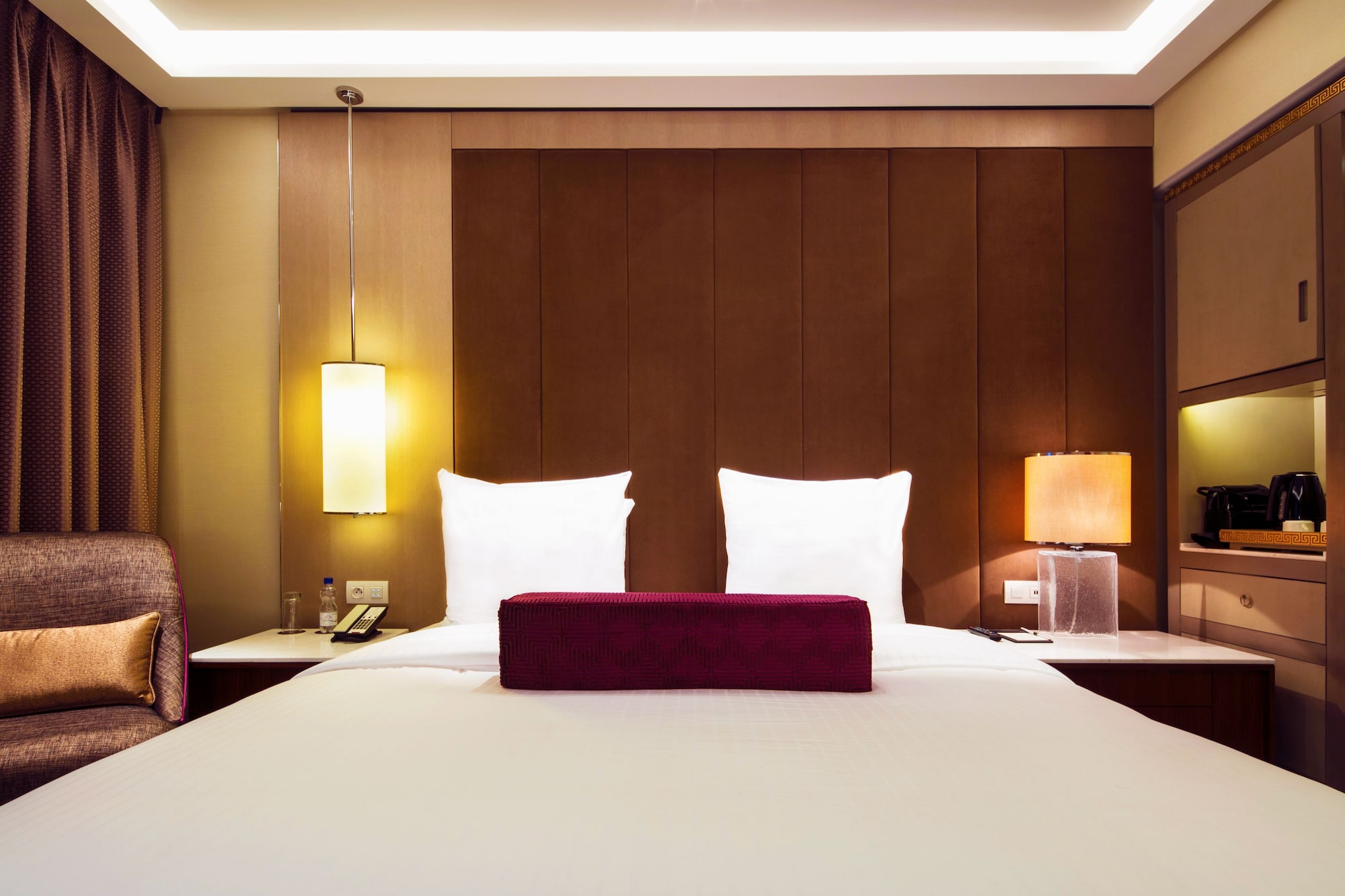 SUPERIOR, KING BED