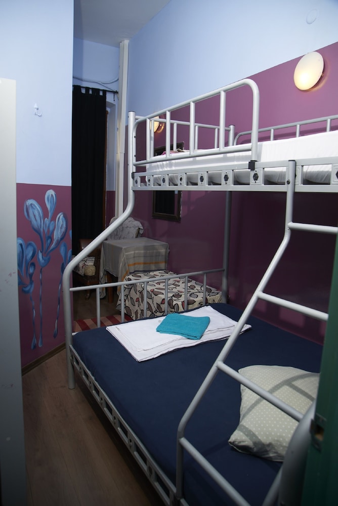 Chilloutlya Hostel&Bar 36/46