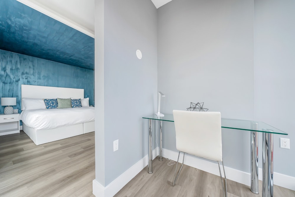 Global Luxury Suites at The Arches 11/50
