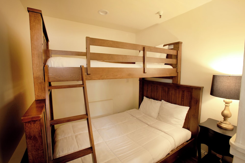 Pacific Grove Inn 23/79