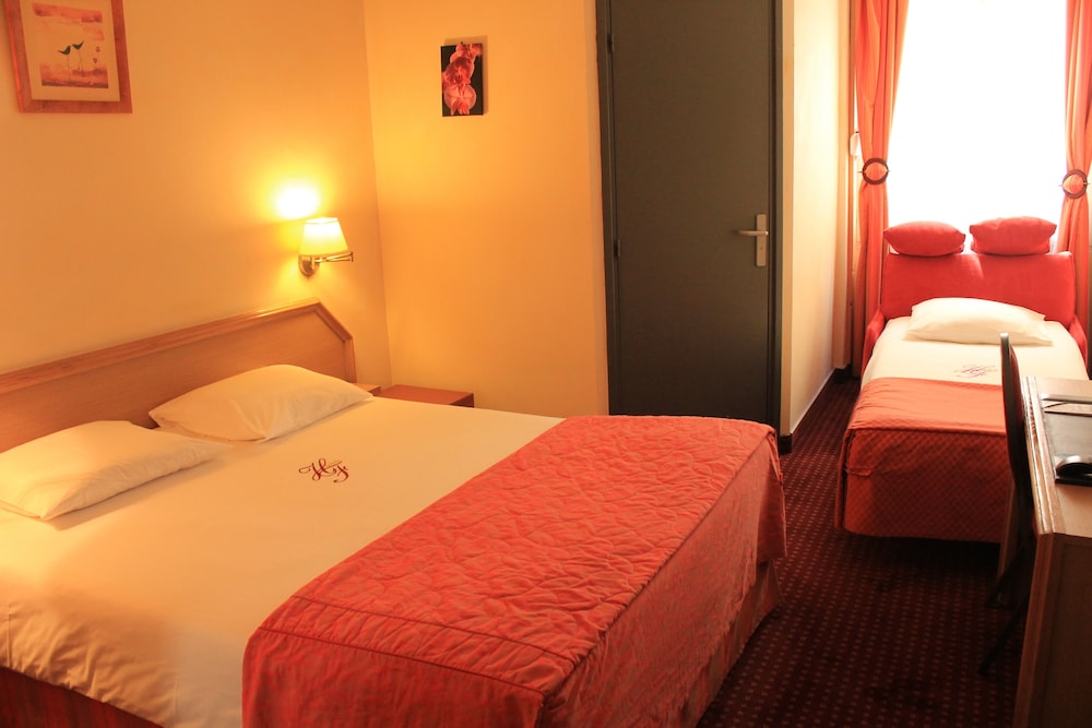 SUPERIOR, DOUBLE OR TWIN BED