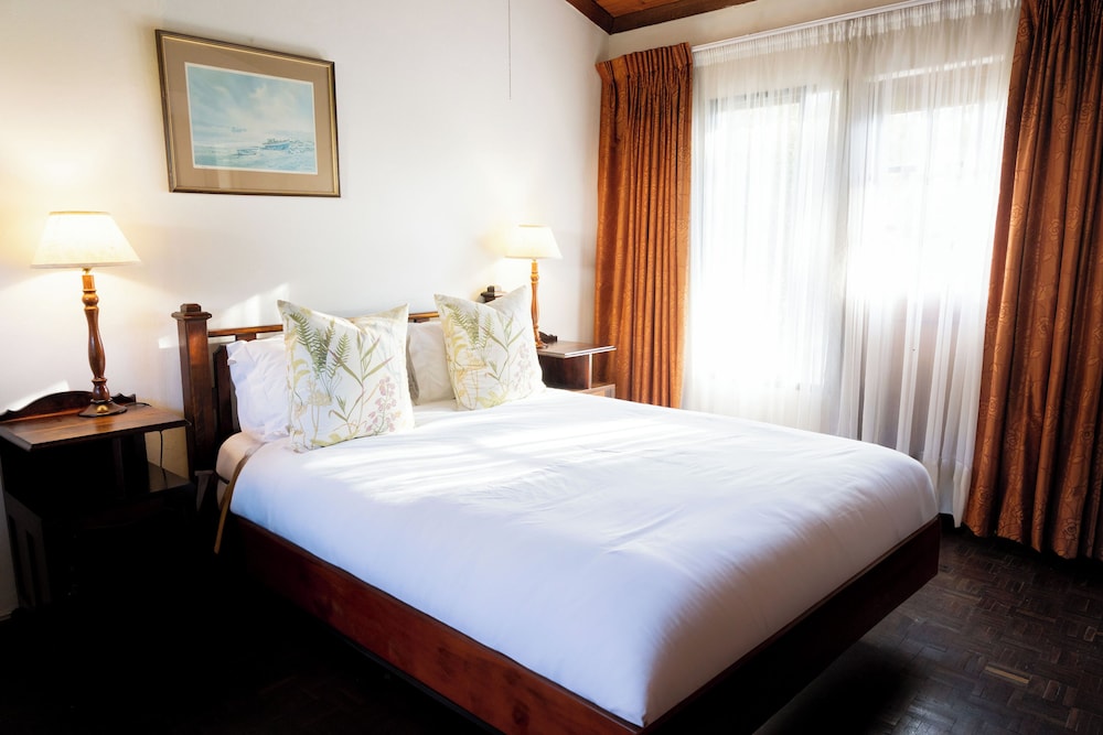 PREMIER HOTEL HIMEVILLE ARMS 11/50
