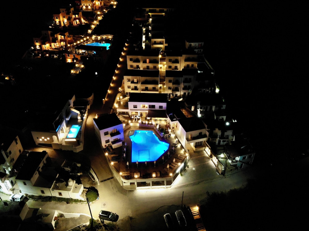 Amazones Village Suites 47/50