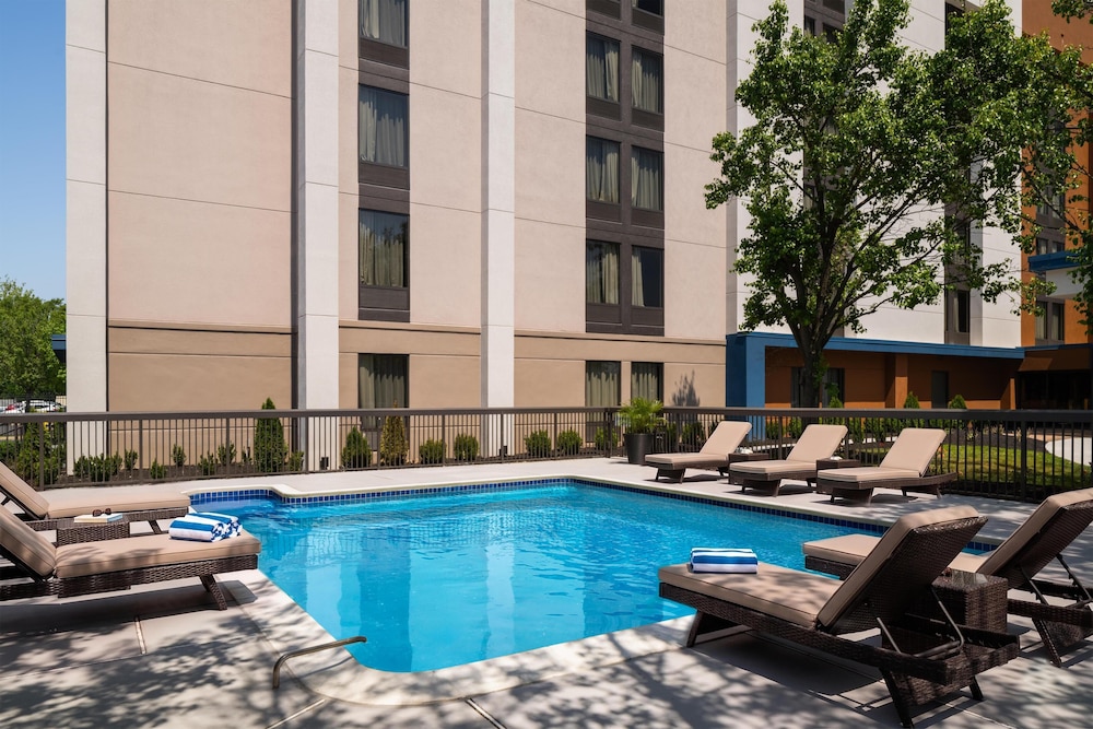 Hampton Inn by Hilton Philadelphia International Airport 7/50
