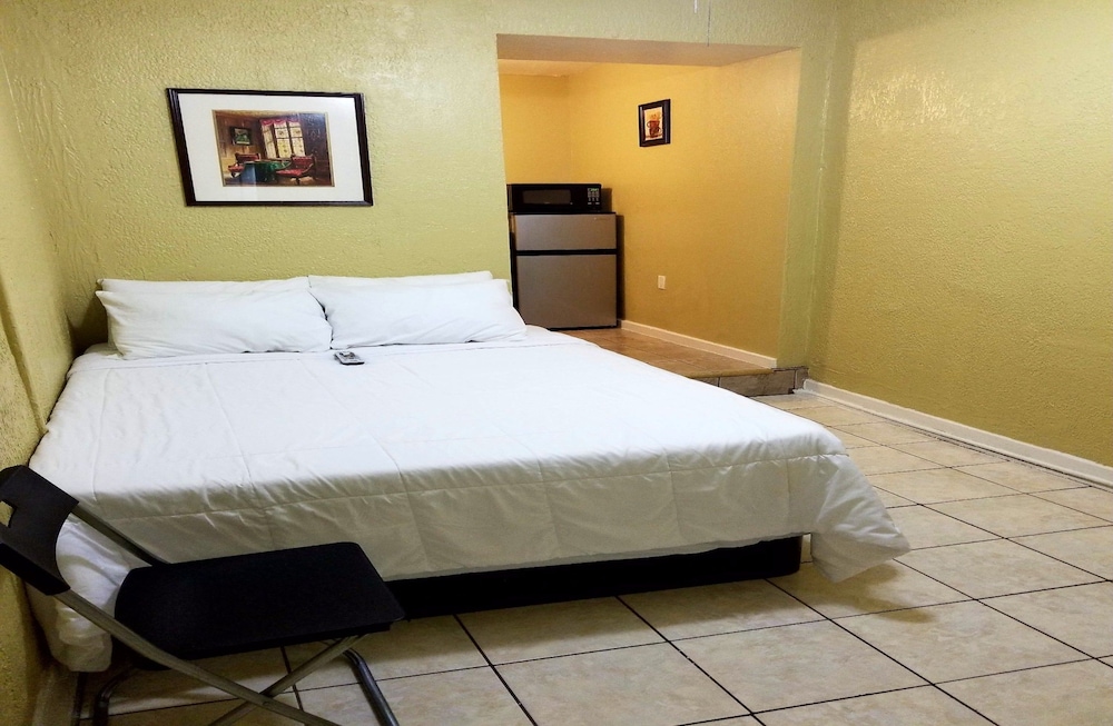 Monterey Inn Hotel 20/50