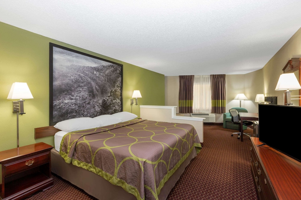 Junior Suite, King Bed, Pool Area