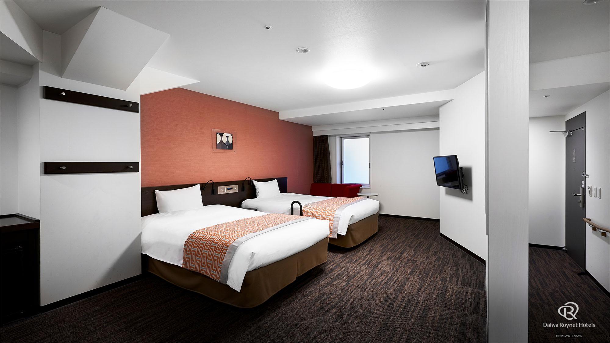 Universal, Twin Beds, No Window