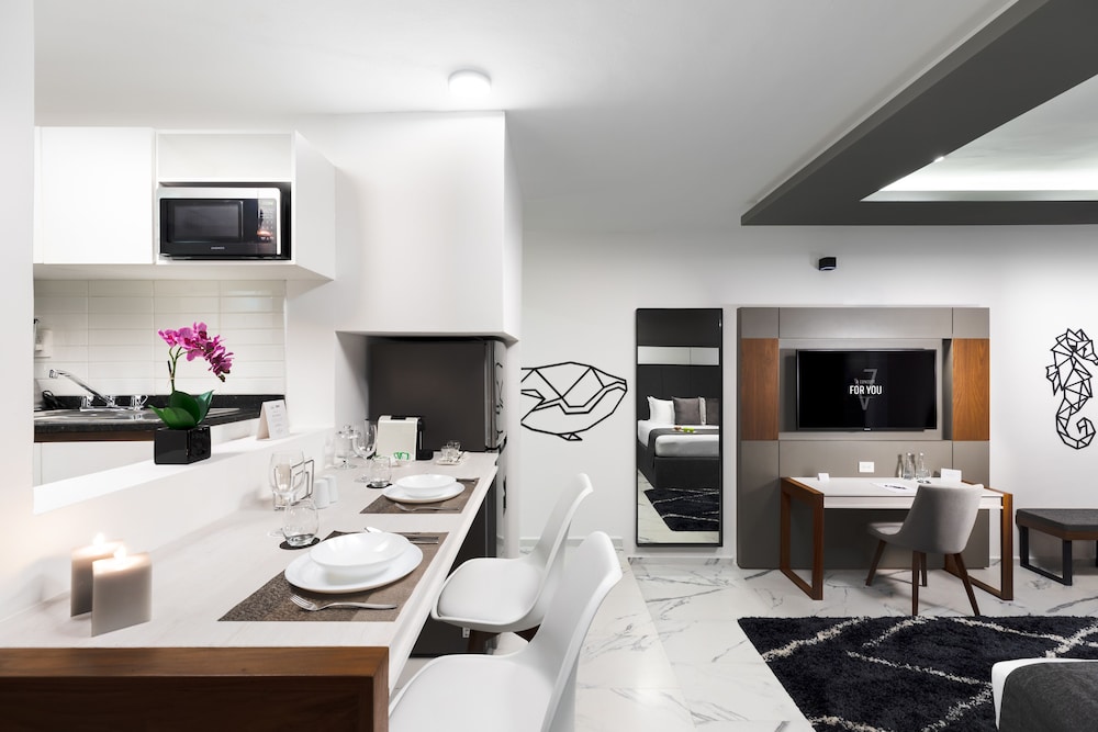 Seven Boutique Apartments 39/55