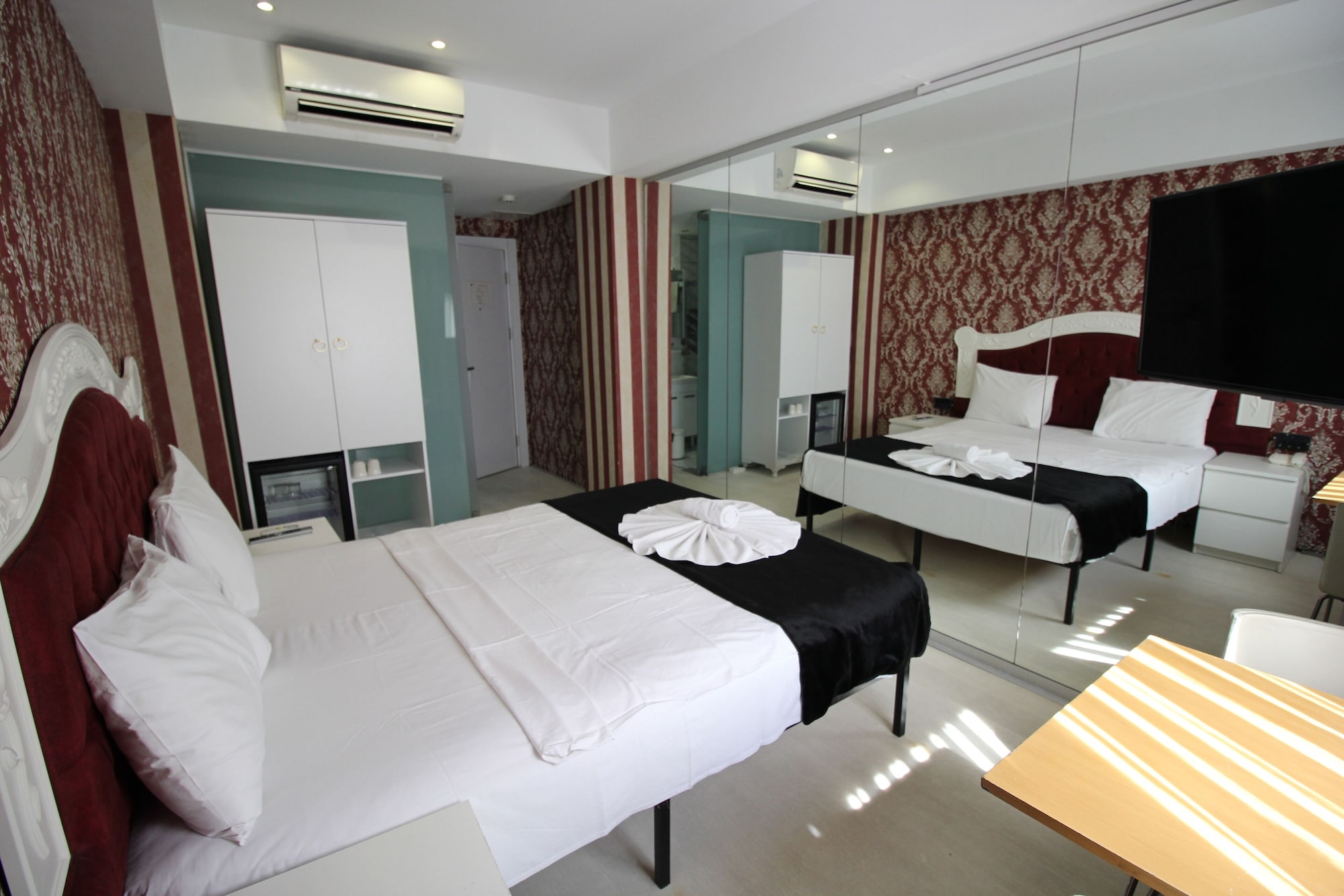 1 BEDROOM, STANDARD, DOUBLE OR TWIN BED