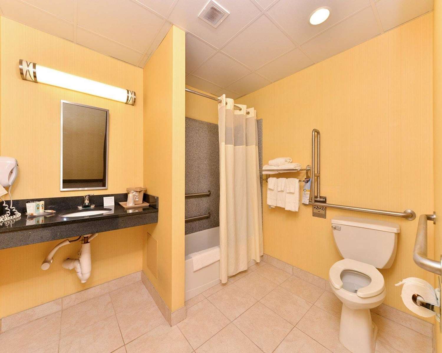Quality Suites Stratford CT 37/37