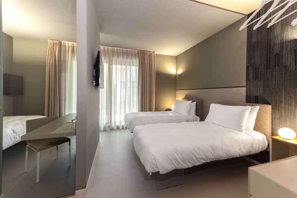 Open Hotel 25/38