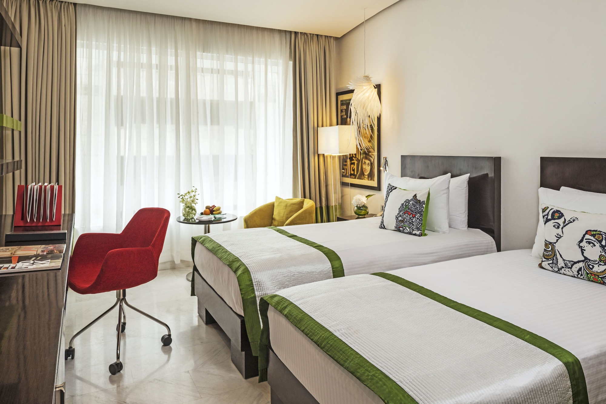 LUXURY, TWIN BEDS