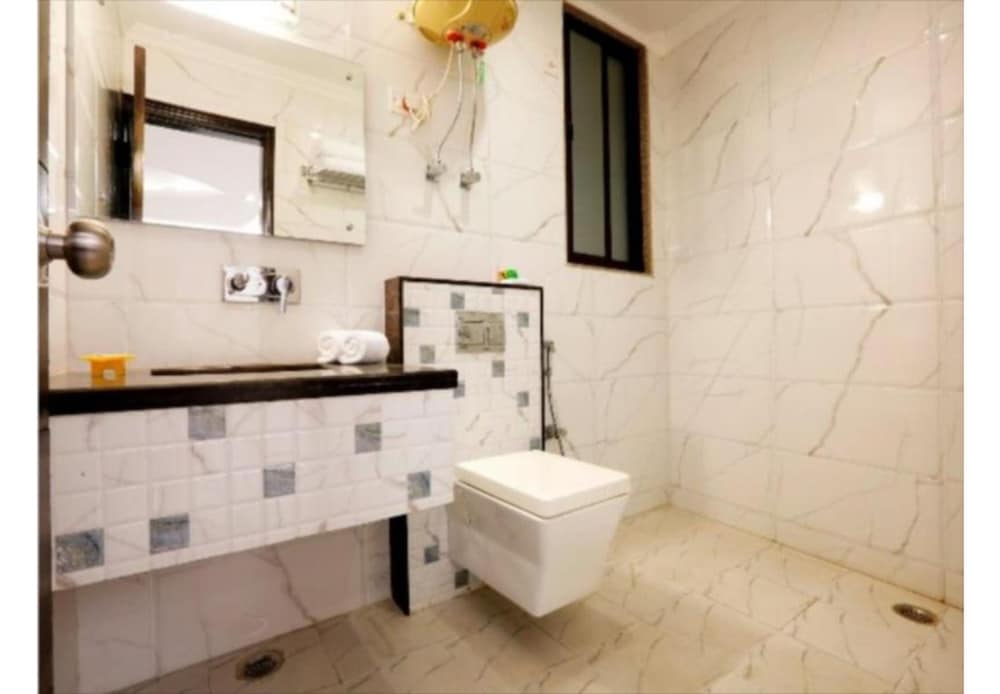 Sarovar Portico Surajkund Faridabad 37/38