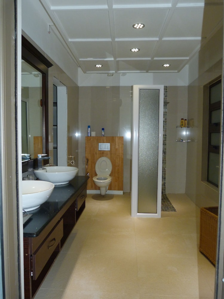 Family Suite, King and Twin Beds, Villa Alizée 4/6