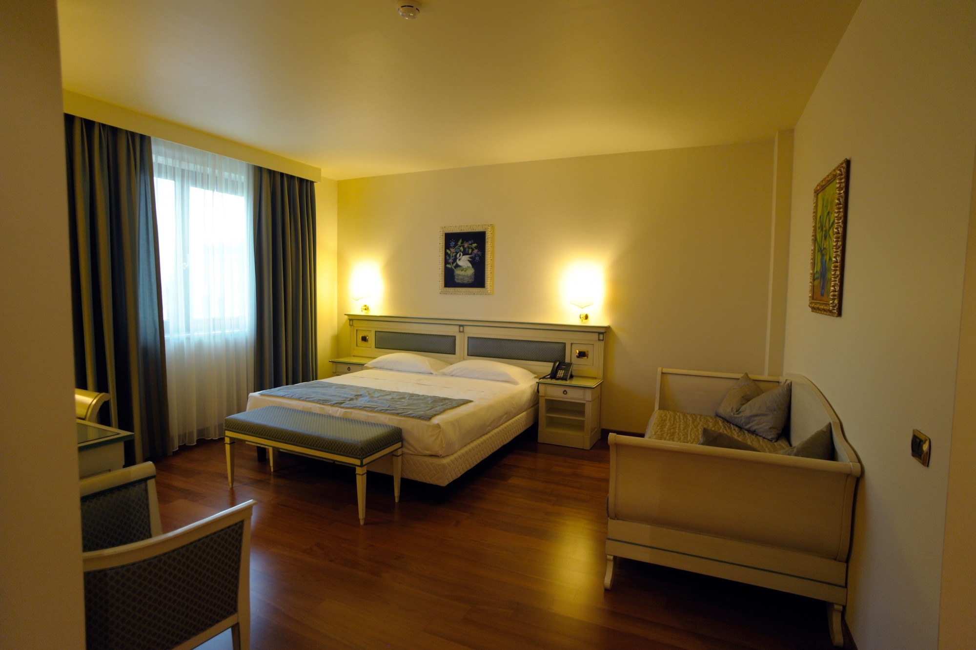 ROOM, TRIPLE