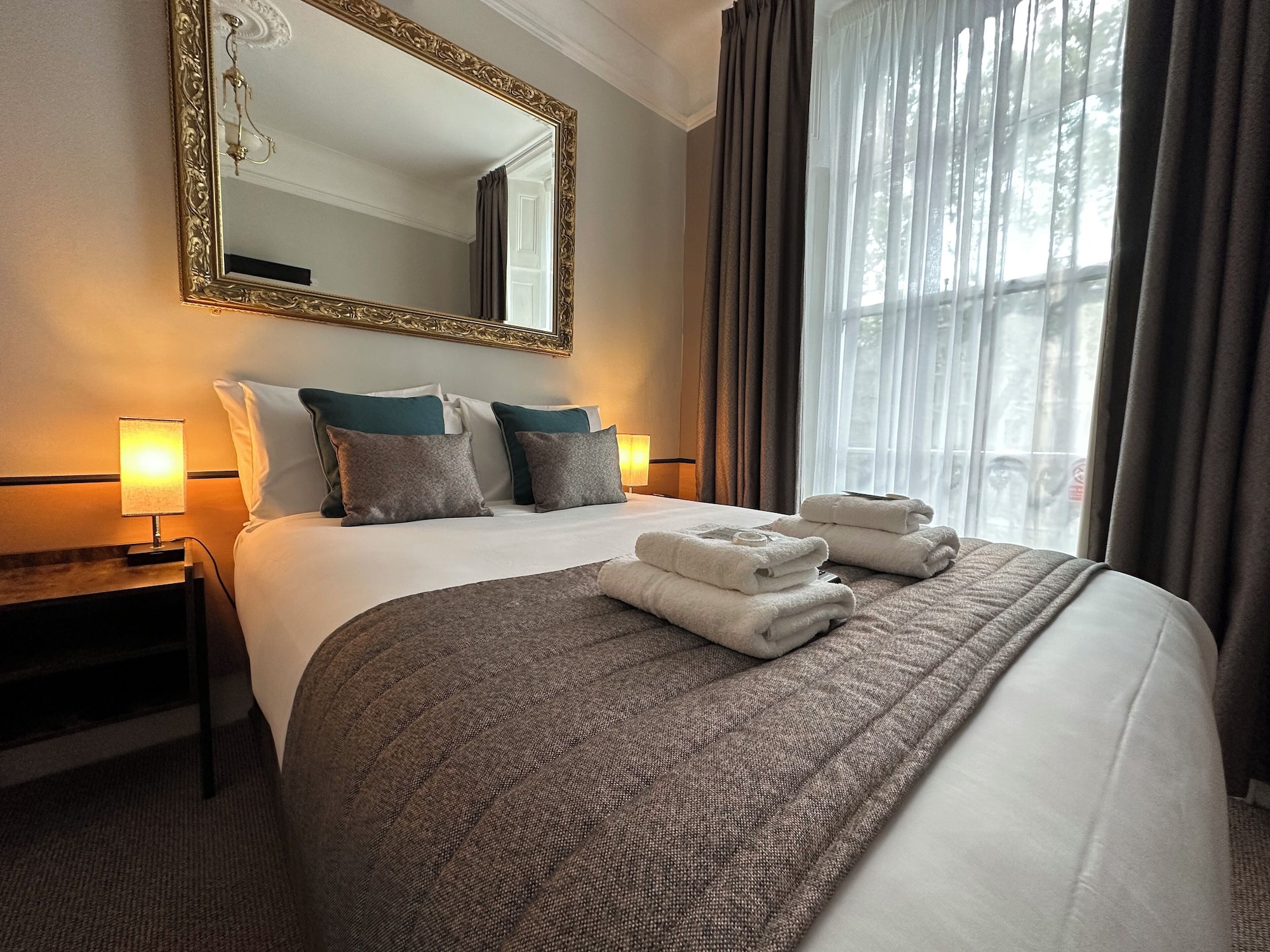 SUPERIOR, DOUBLE BED