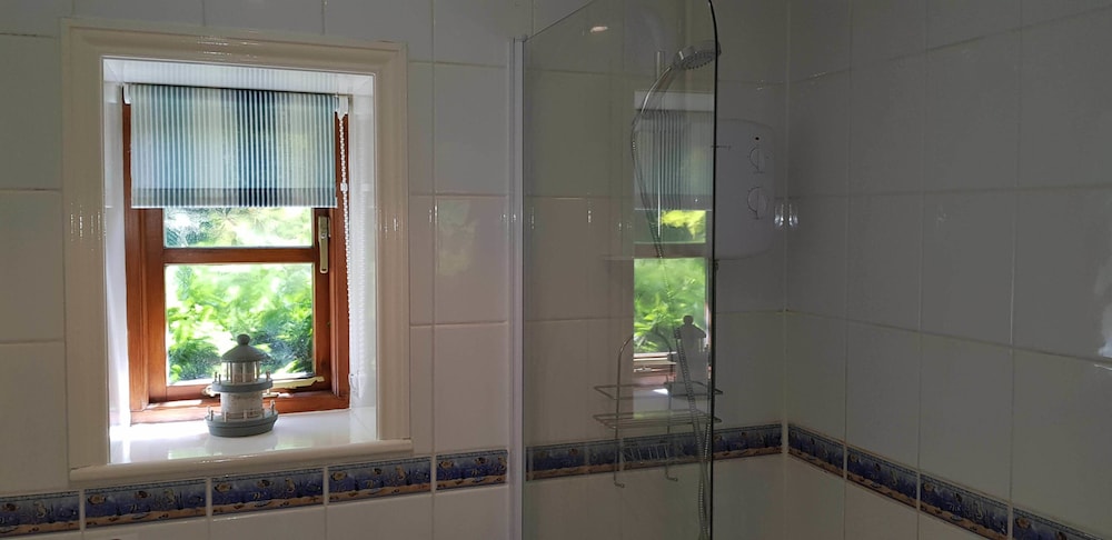Holiday Cottages At Hawthorn Farm 50/50