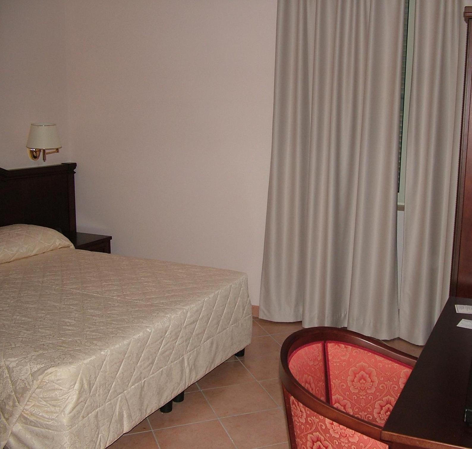 Room, Single, Double or Twin Bed