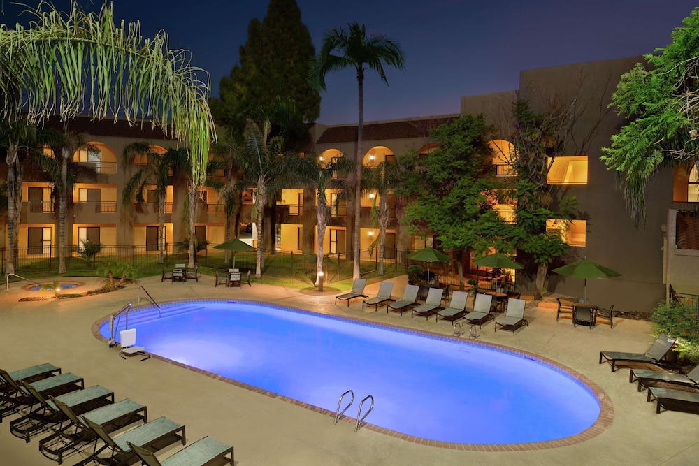 Embassy Suites by Hilton Phoenix Tempe 3/56