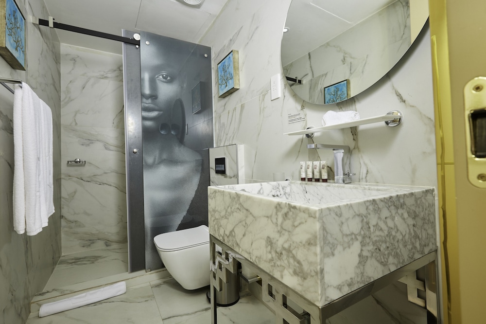 Number One Oxford Street Hotel & Suites 15/51