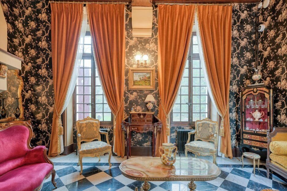 Le Petit Chateau de Barbizon au Bois du Mee 43/61