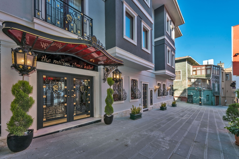 The Million Stone Hotel 49/54