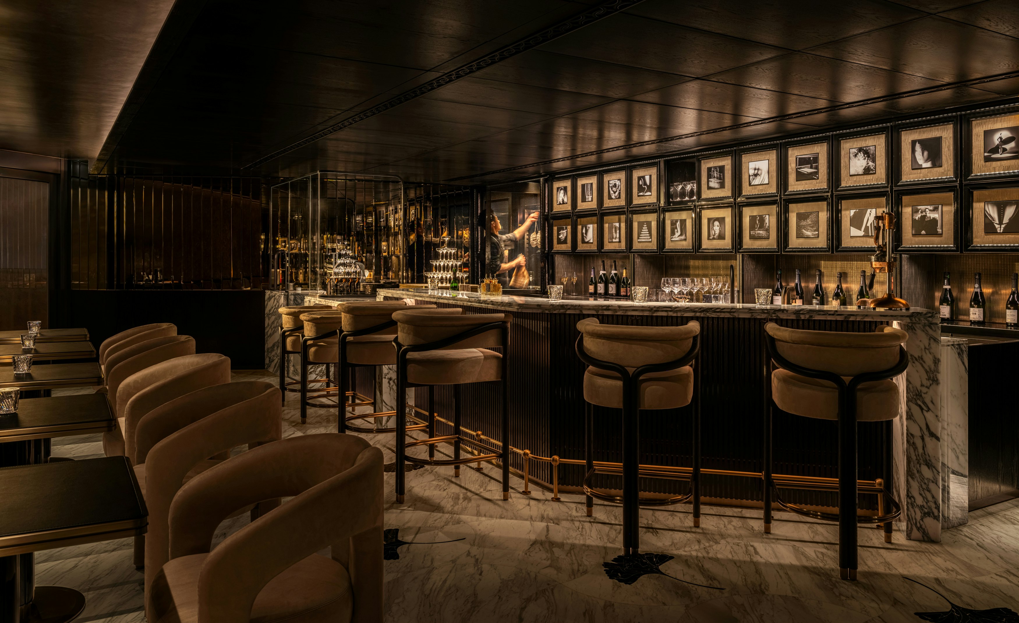 Mandarin Oriental The Landmark, Hong Kong 58/75