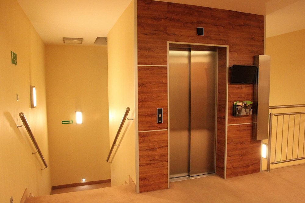 Hotel Arena Expo 18/30
