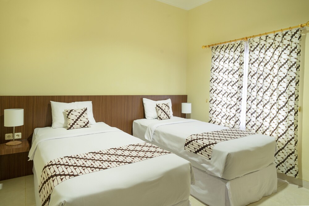 غرفة سوبيريور بسريرين منفصلين، Diana Hotel Jogja 2/2
