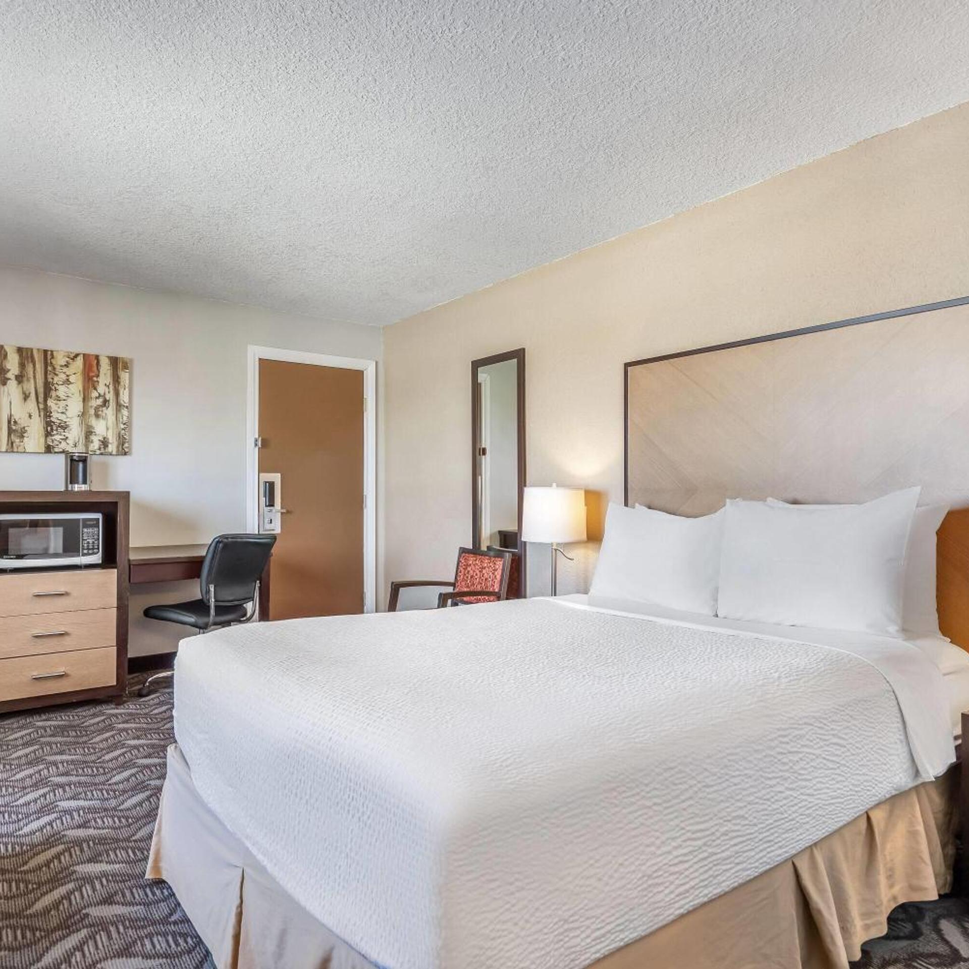 Room, King Bed, Queen Bed, Exterior Entrance