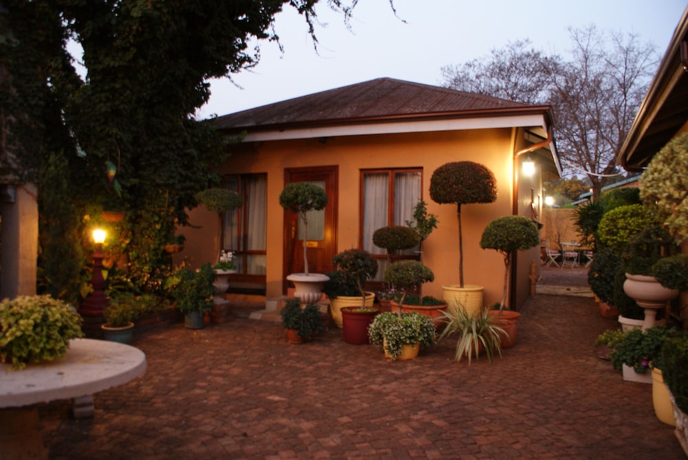 Hampton House - Guest House 2/50