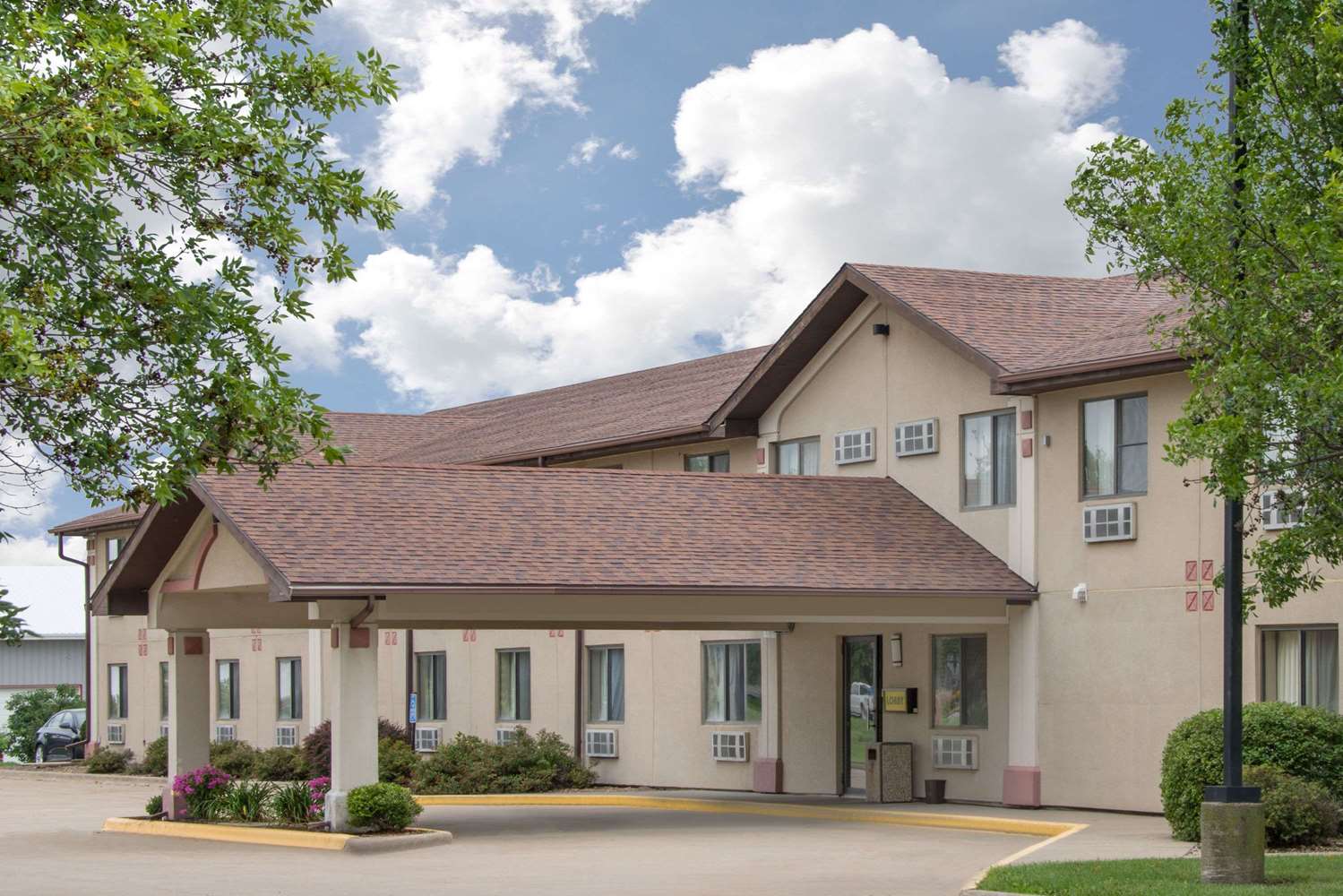 Super 8 by Wyndham Knoxville 2/6