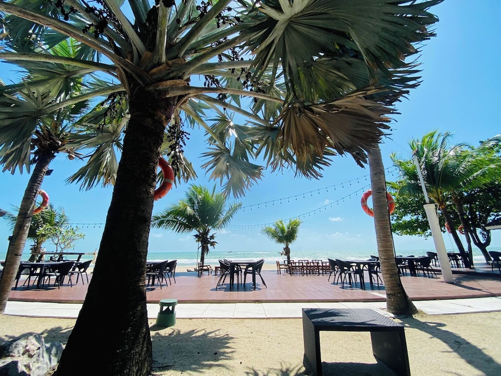 Alongkot Beach Resort Khanom 27/30