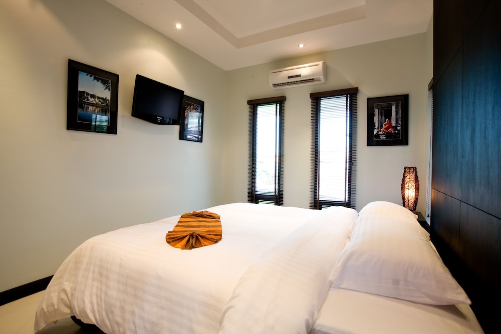 PALM GROVE RESORT 9/42