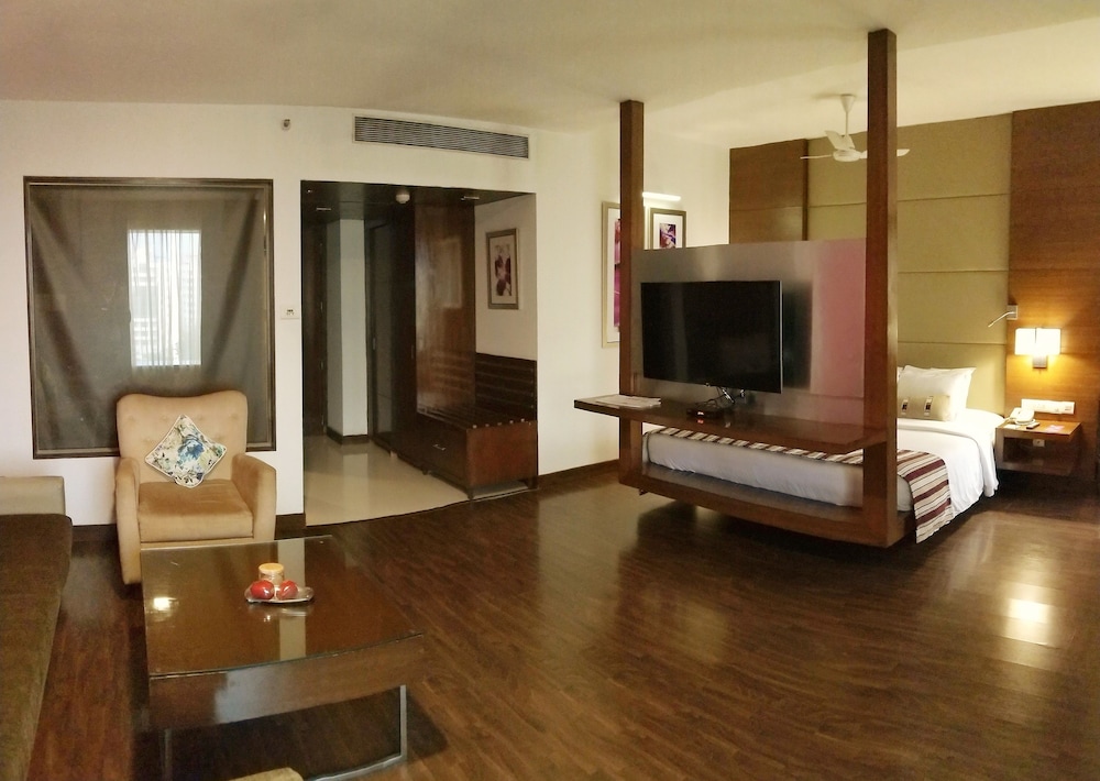 Royal Orchid Central Pune 25/35