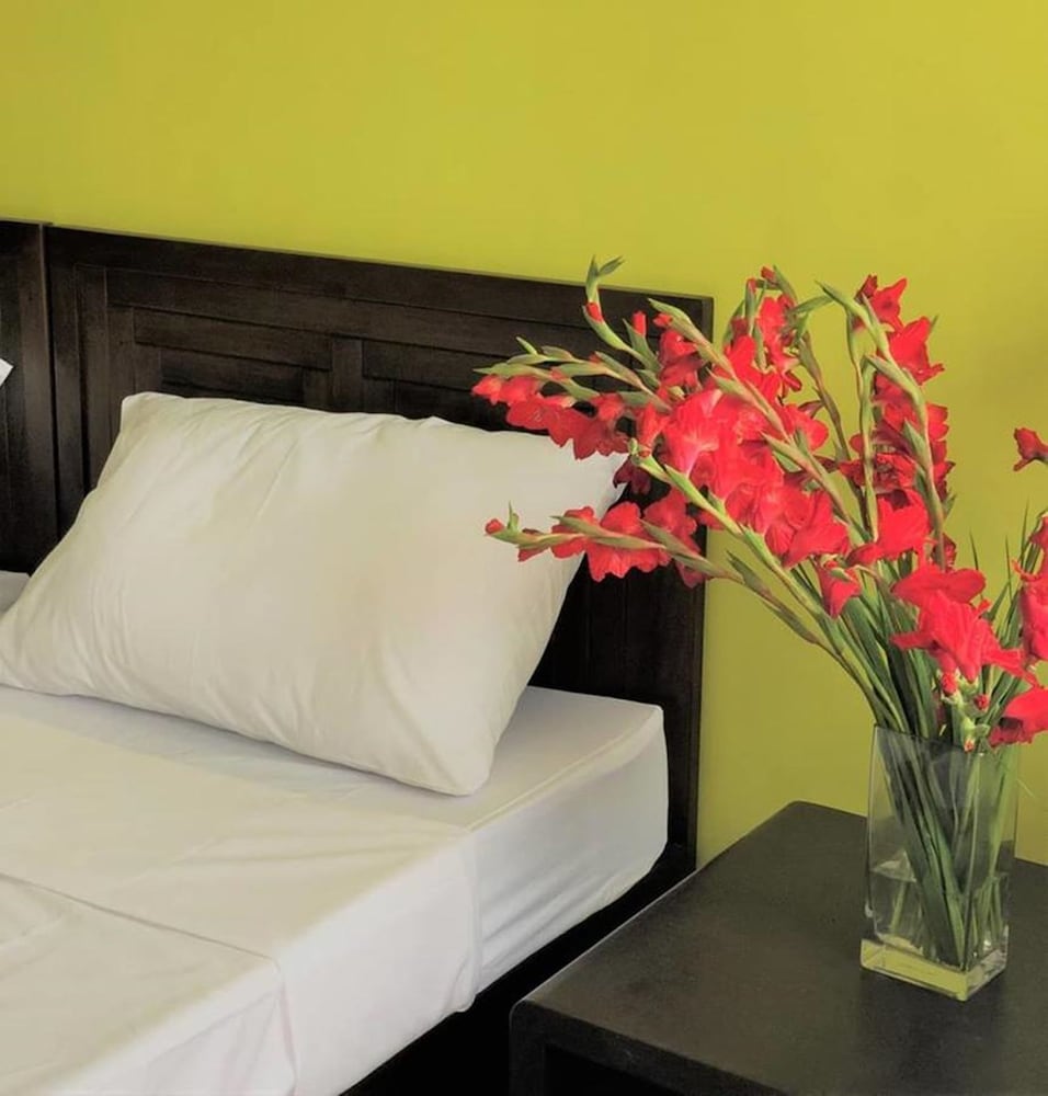 Rana Hotel 33/36