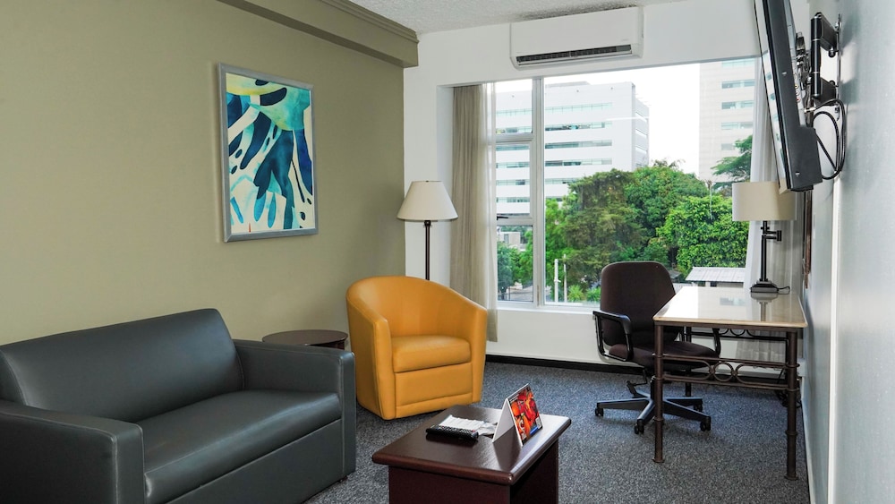 Hotel Plaza Suites 29/50