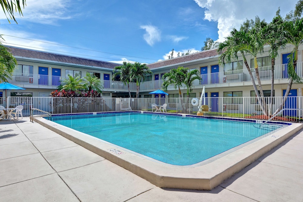 Motel6 Dania Beach, FL 40/59