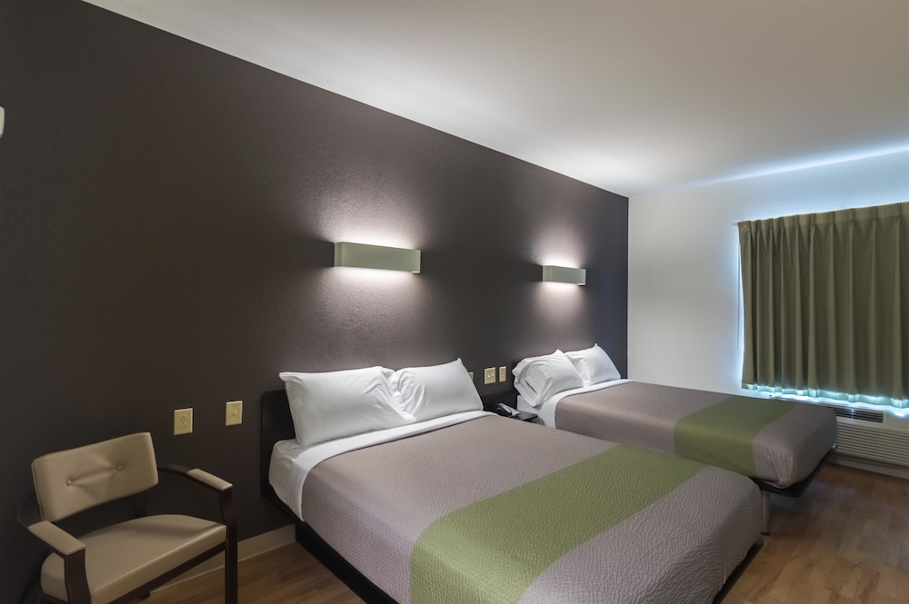 Days Inn & Suites by Wyndham Colorado City/I-20 24/37