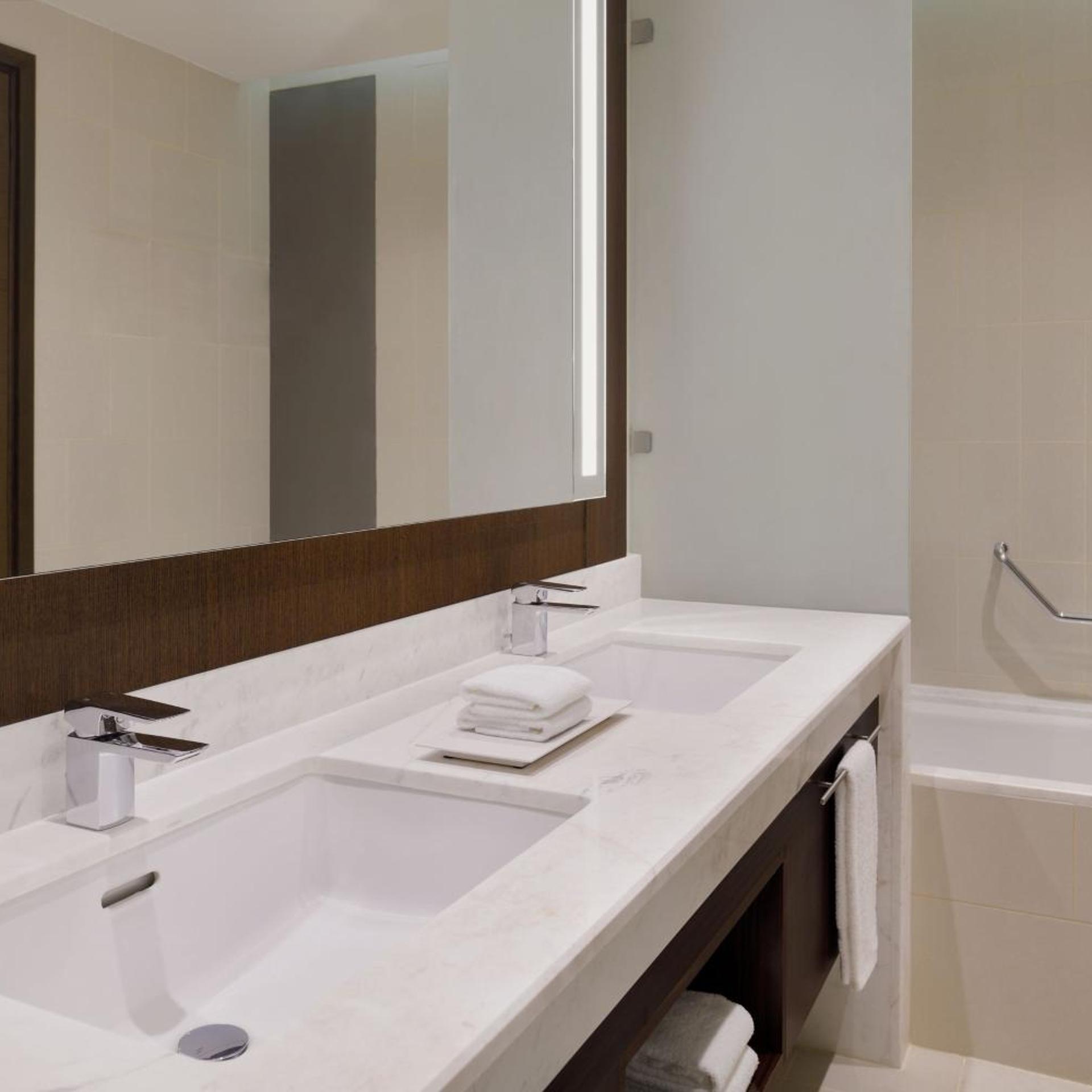 Deluxe, Twin Beds, Sea View, Delta Hotels Marriott City Center Doha 8/8