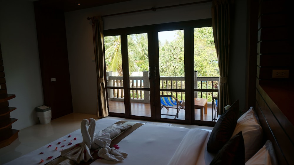 Lanta Intanin Resort 43/64