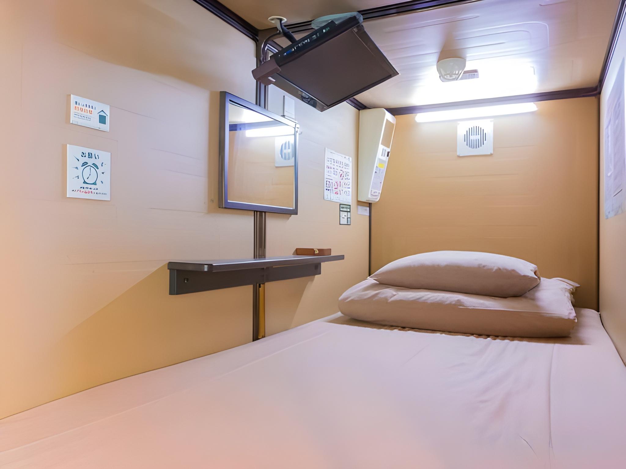 Capsule, Male Dorm, Superior