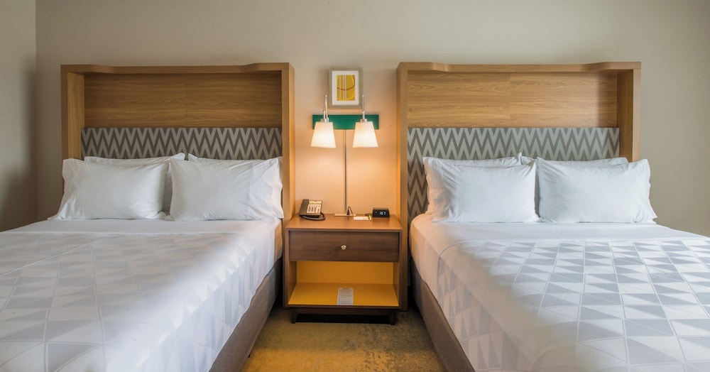 غرفة بريميوم بسريرين كوين، Holiday Inn Edmonton S Ellerslie Rd 2/10